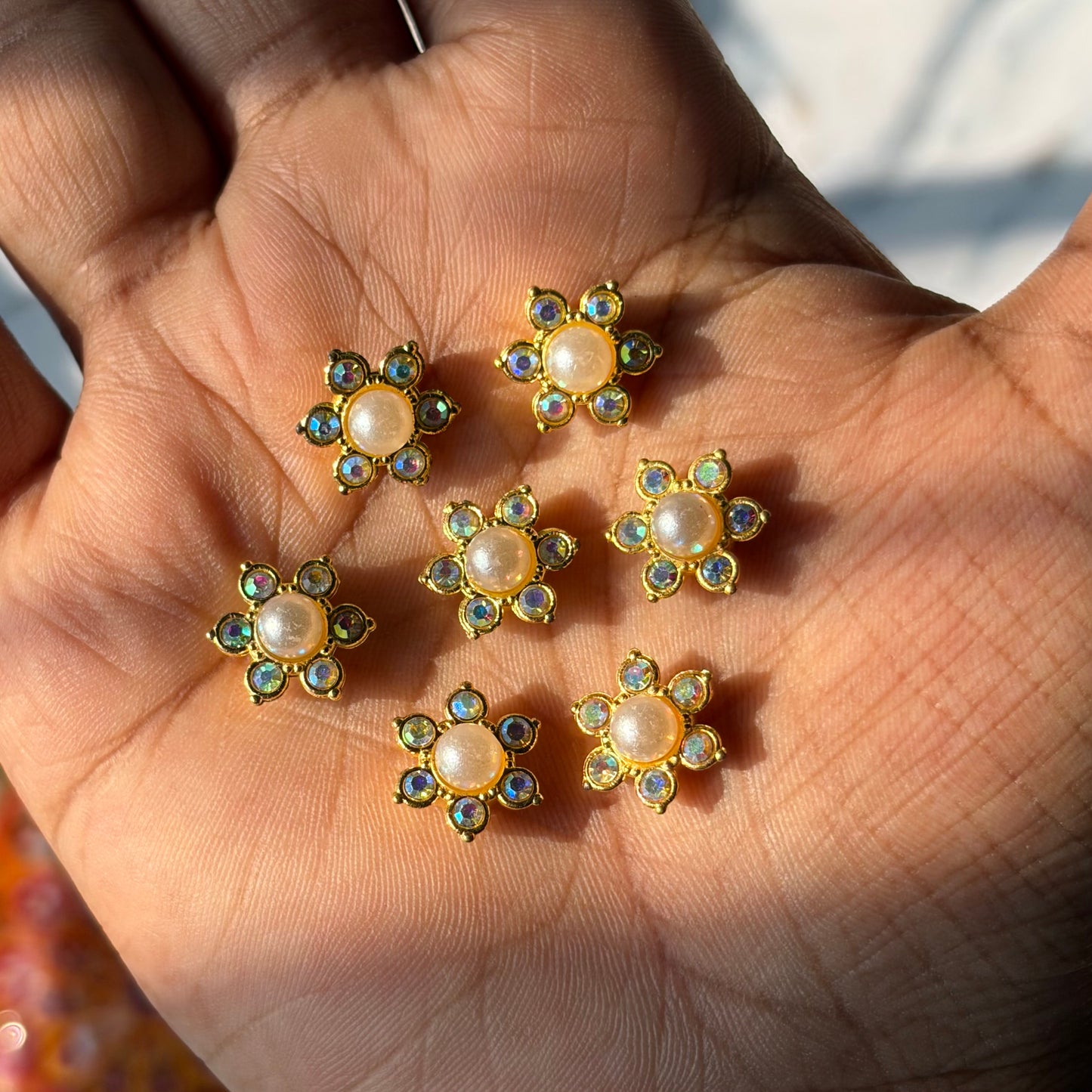 Mini Pearl Flower Patch (10 Pieces)