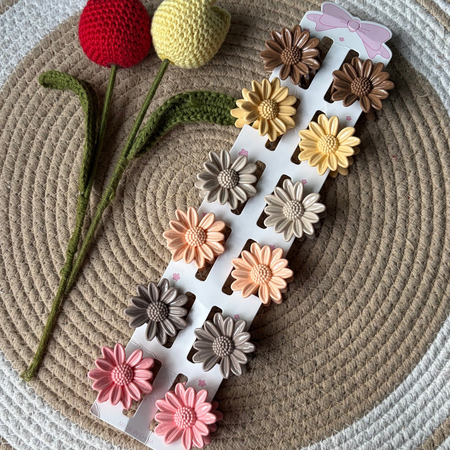 Daisy Claws (12 Pieces)