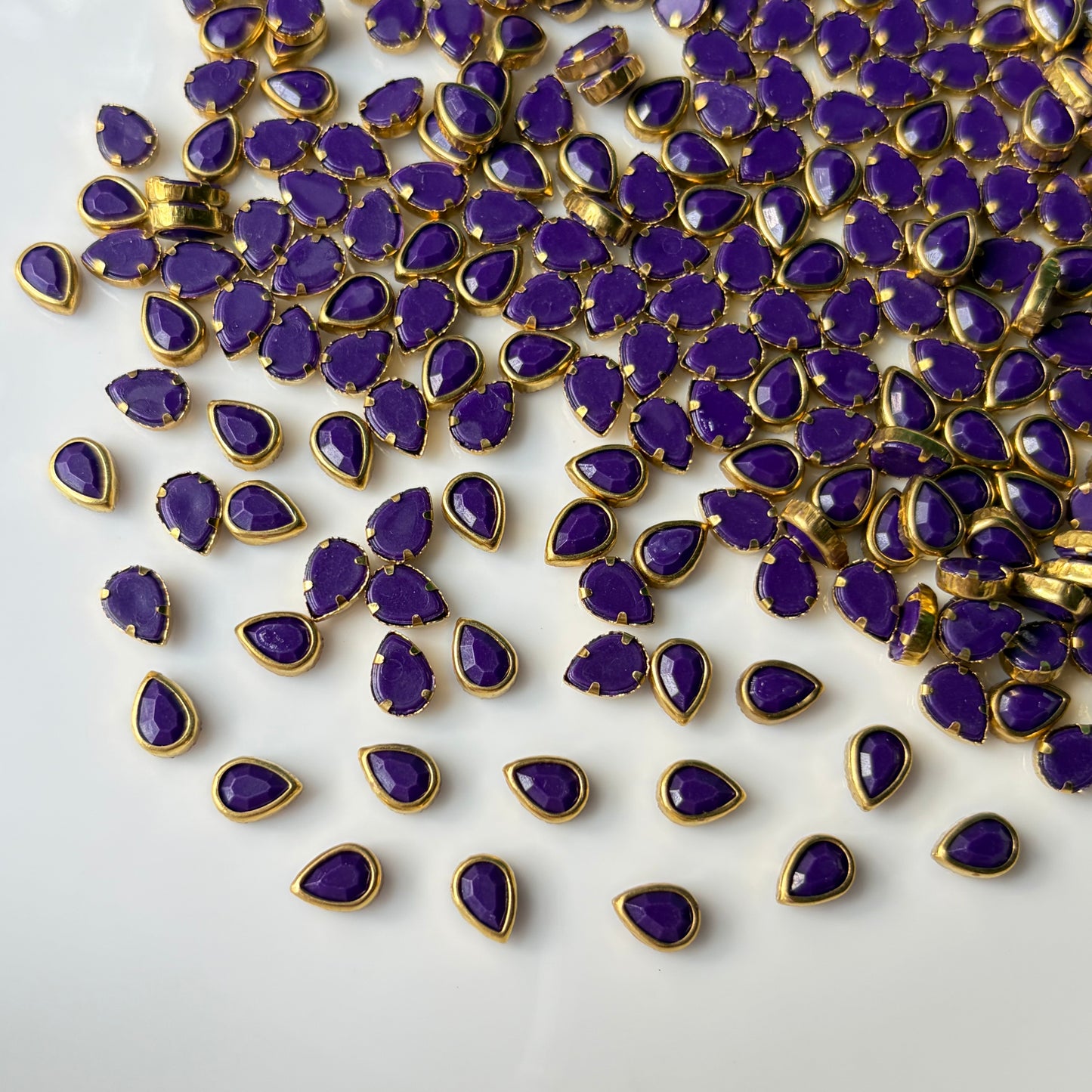 Kundan Stones DROP 4*8 (10 Grams) Violet