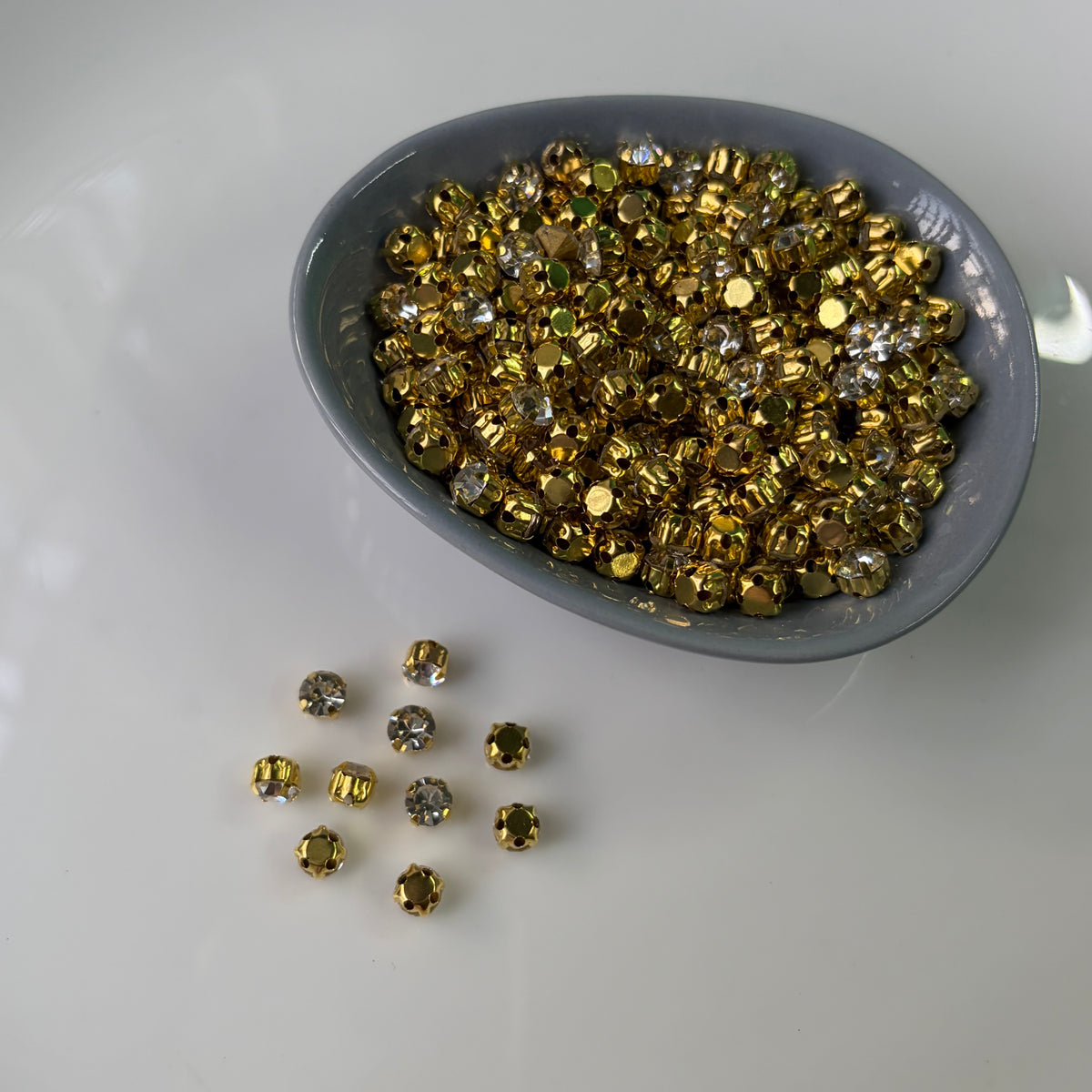 Clip Stones 6mm (5 Grams)