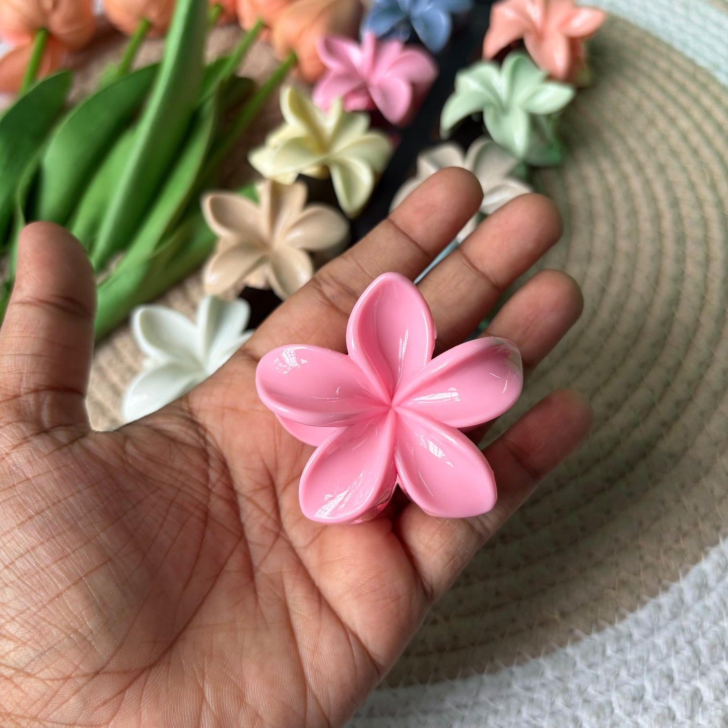 Medium Size Glossy Flower Claws (12 Pieces)