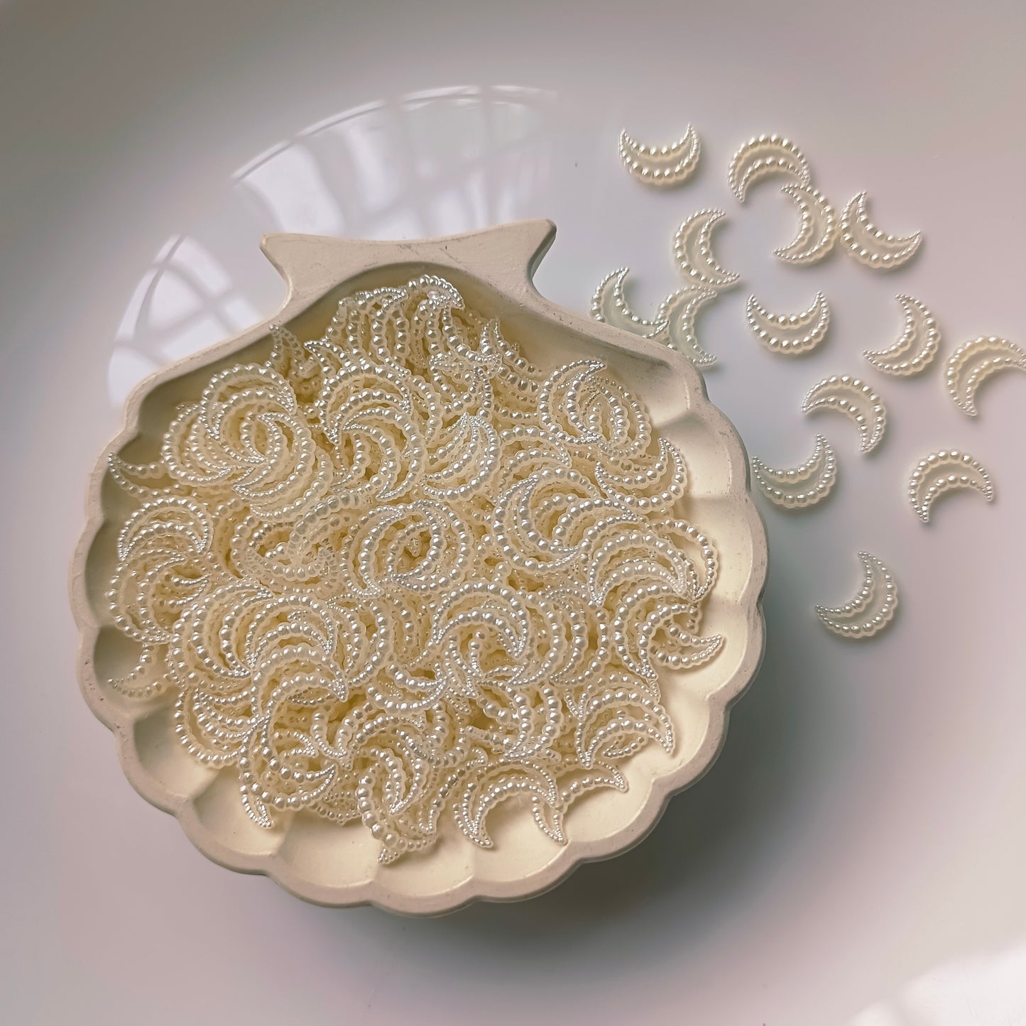 Pearl Moon ( 50 Pieces)