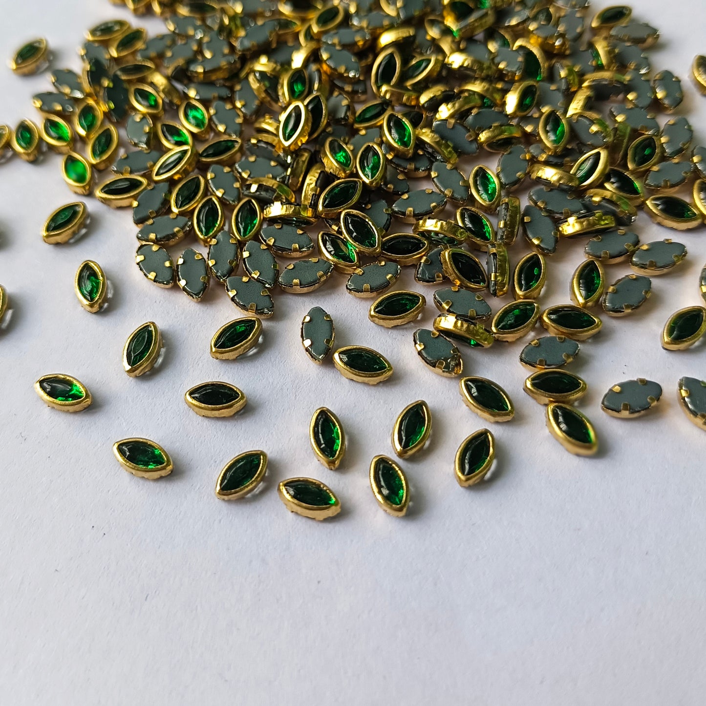 Kundan Stones 6k EYE(10 Grams)Dark green