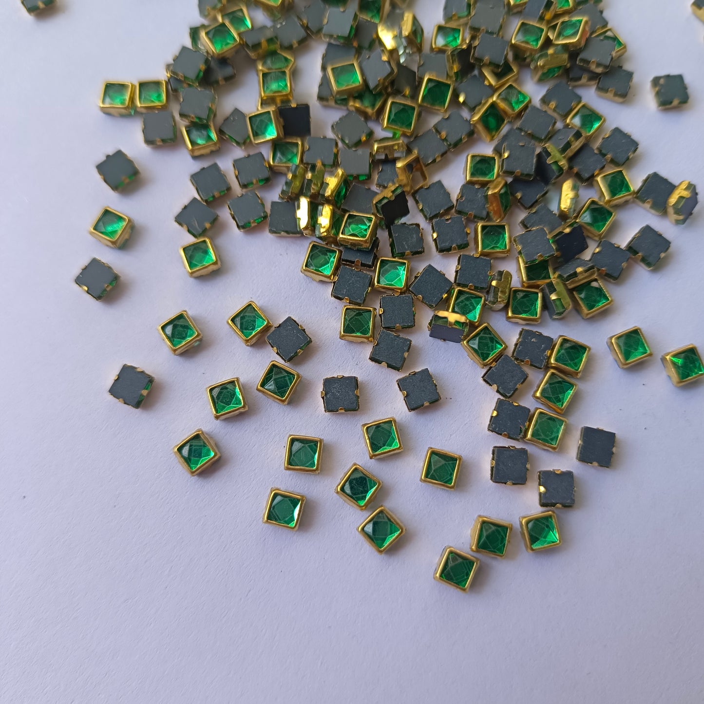 Kundan Stone 4/4 SQUARE Glass(10 Grams)