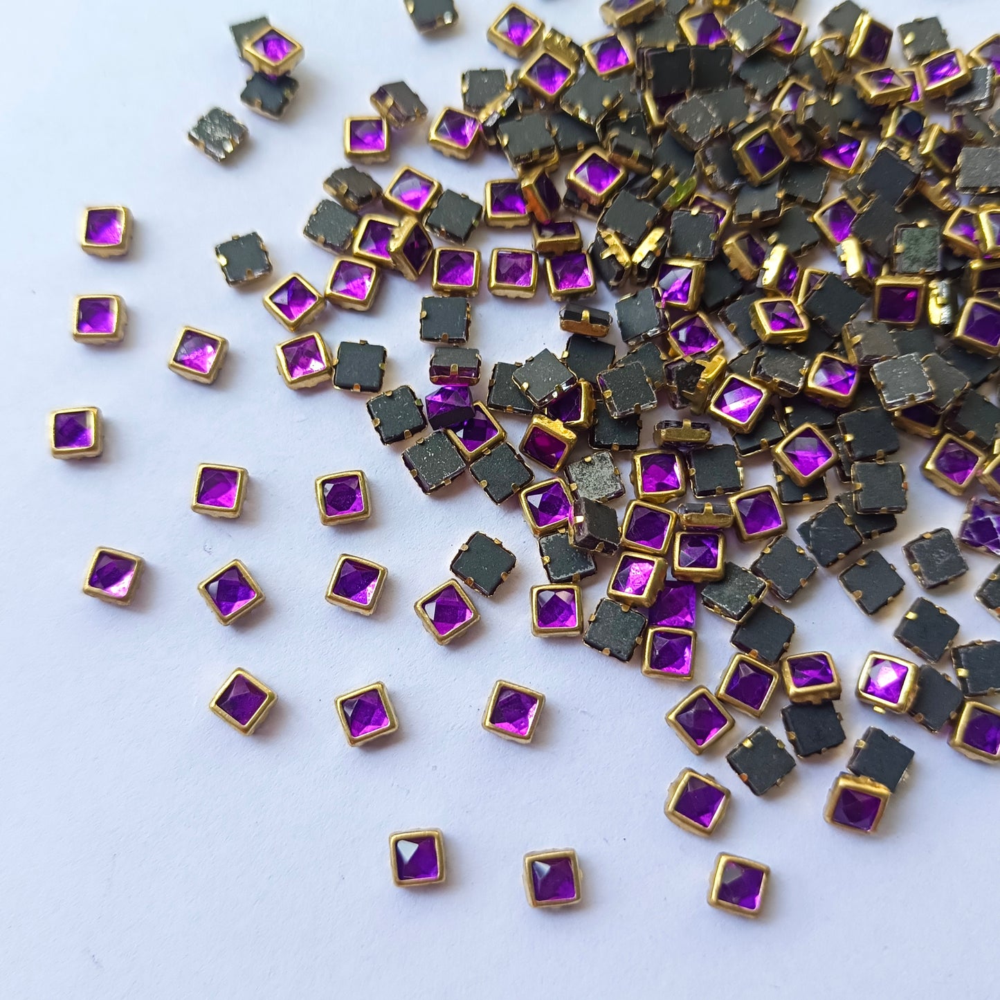 Kundan Stone 4/4 SQUARE Glass(10 Grams)