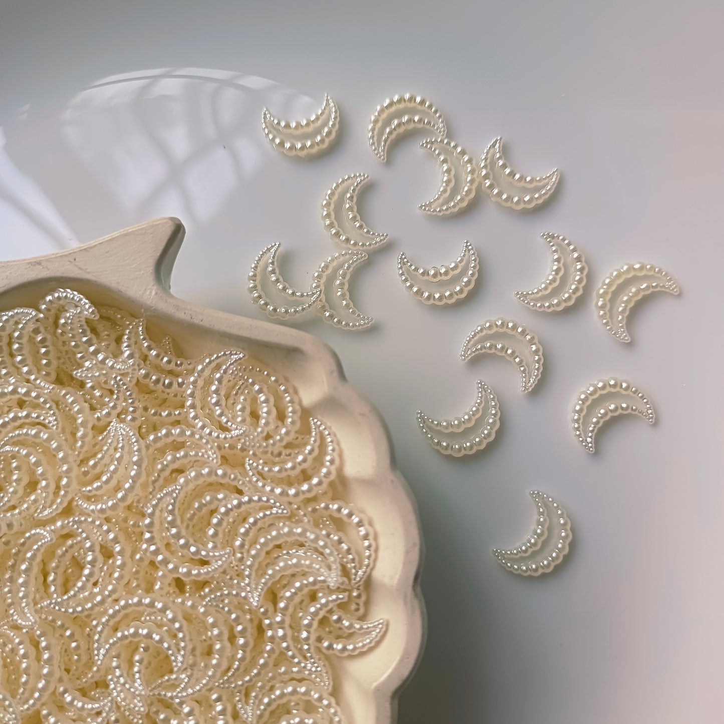 Pearl Moon ( 50 Pieces)