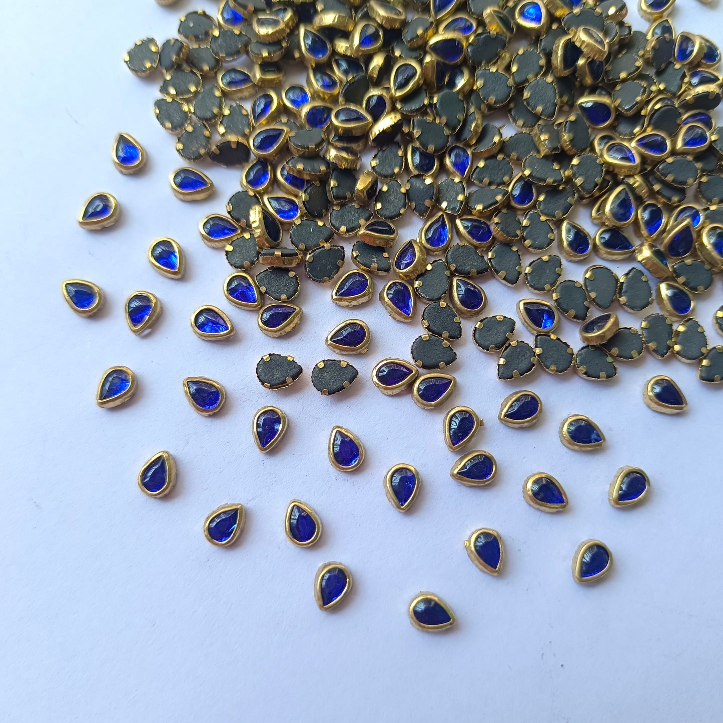 Kundan Stone 4/6 DROP Glass(10 Grams)