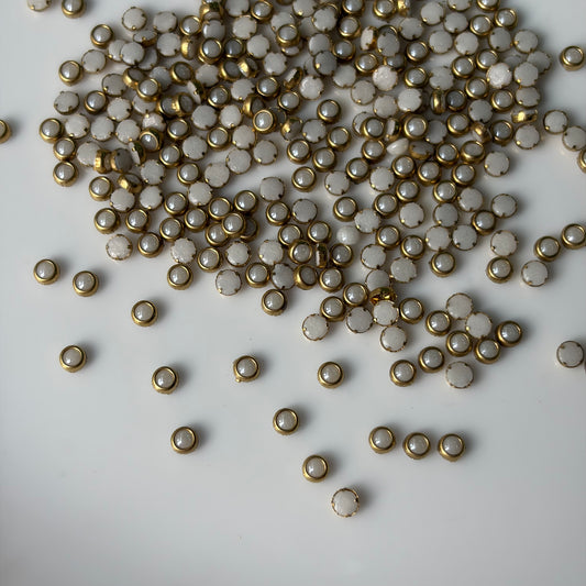Ceramic Kundan Round White (10 Grams)