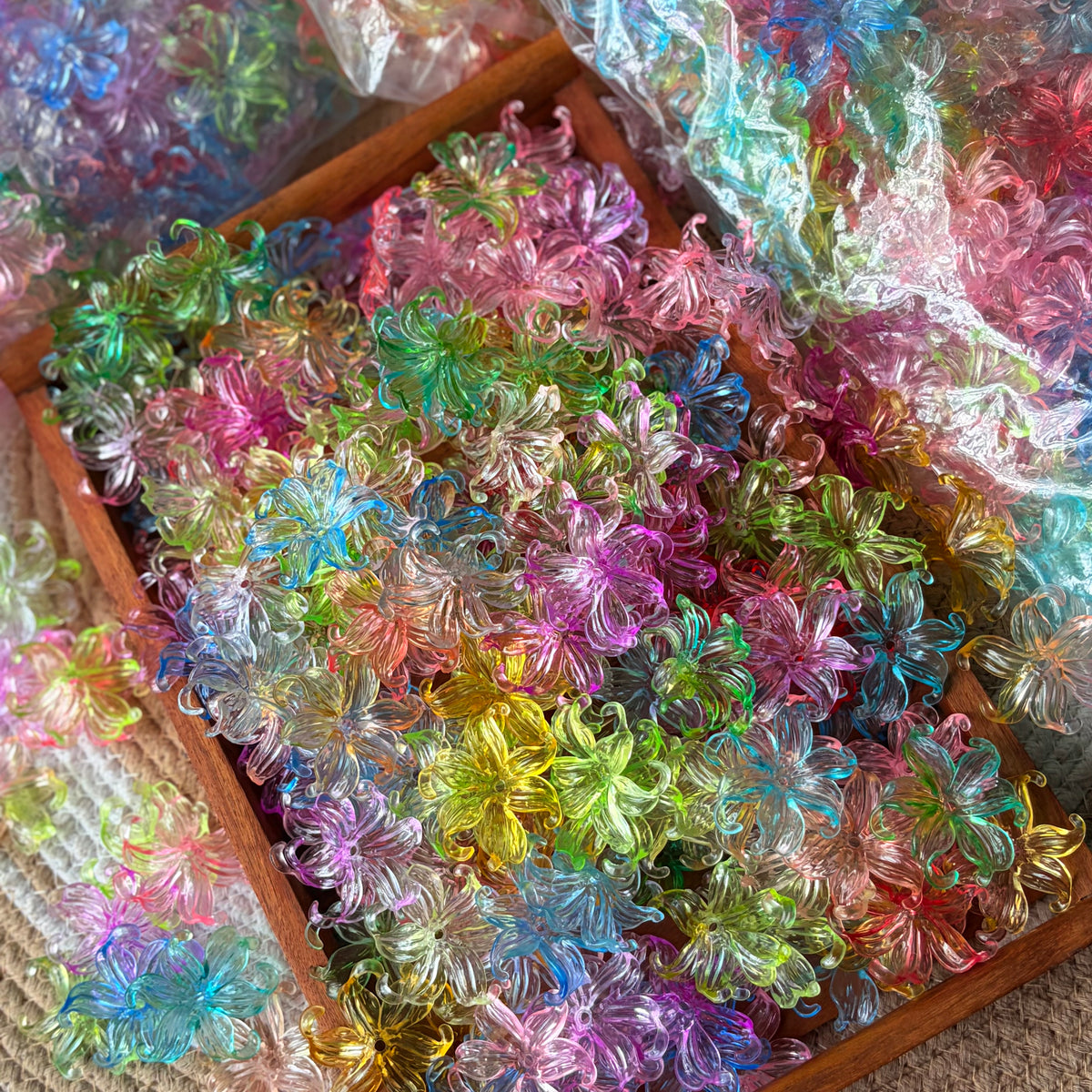 Transparent acrylic lily flowers (10 Grams)