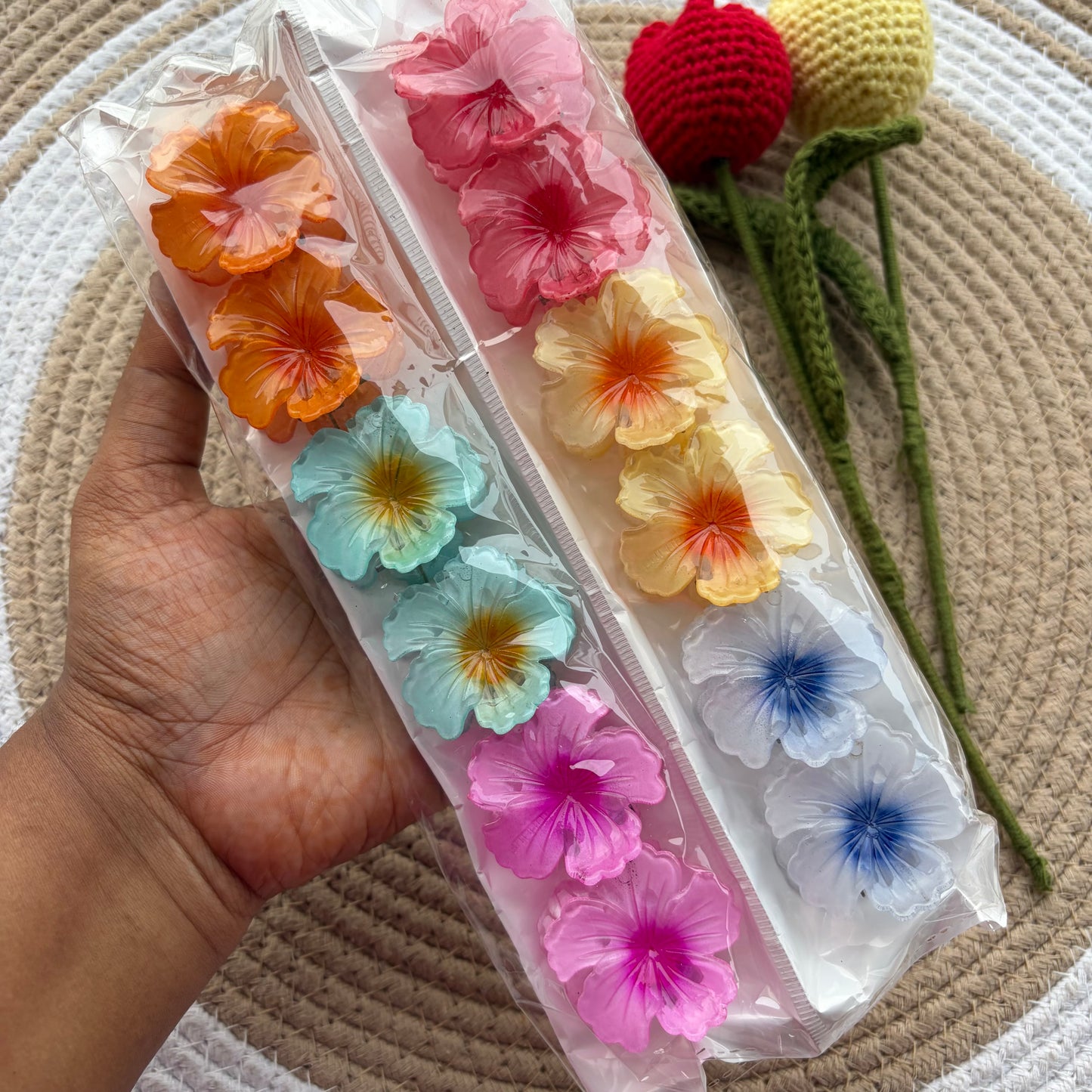 Glossy hibiscus claws (12pieces)
