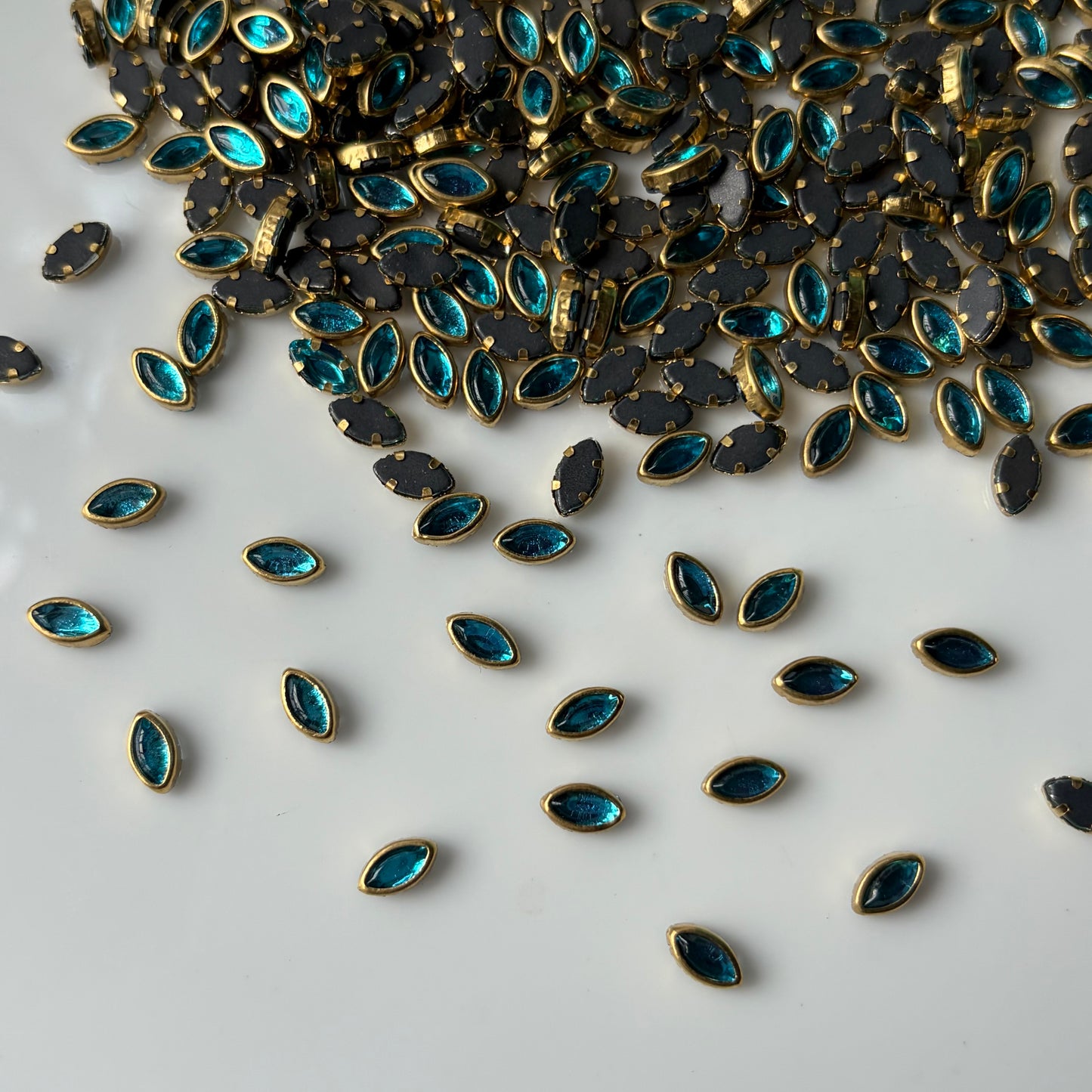 Kundan Stones 6k Eye / sky Blue(10 Grams)