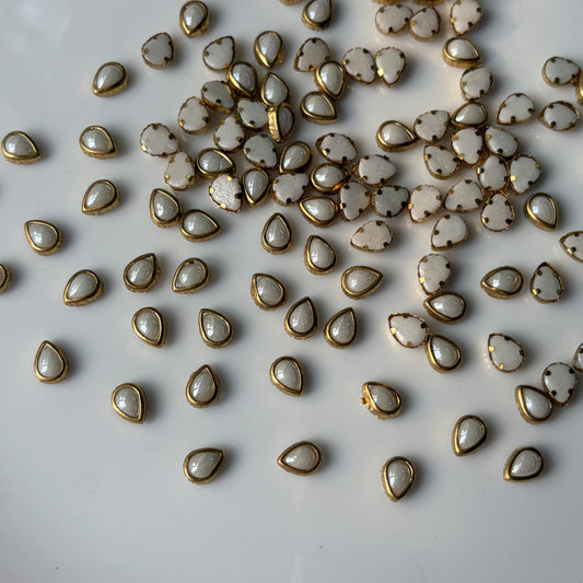 Ceramic Kundan Drop 4/6 White (10 Grams)
