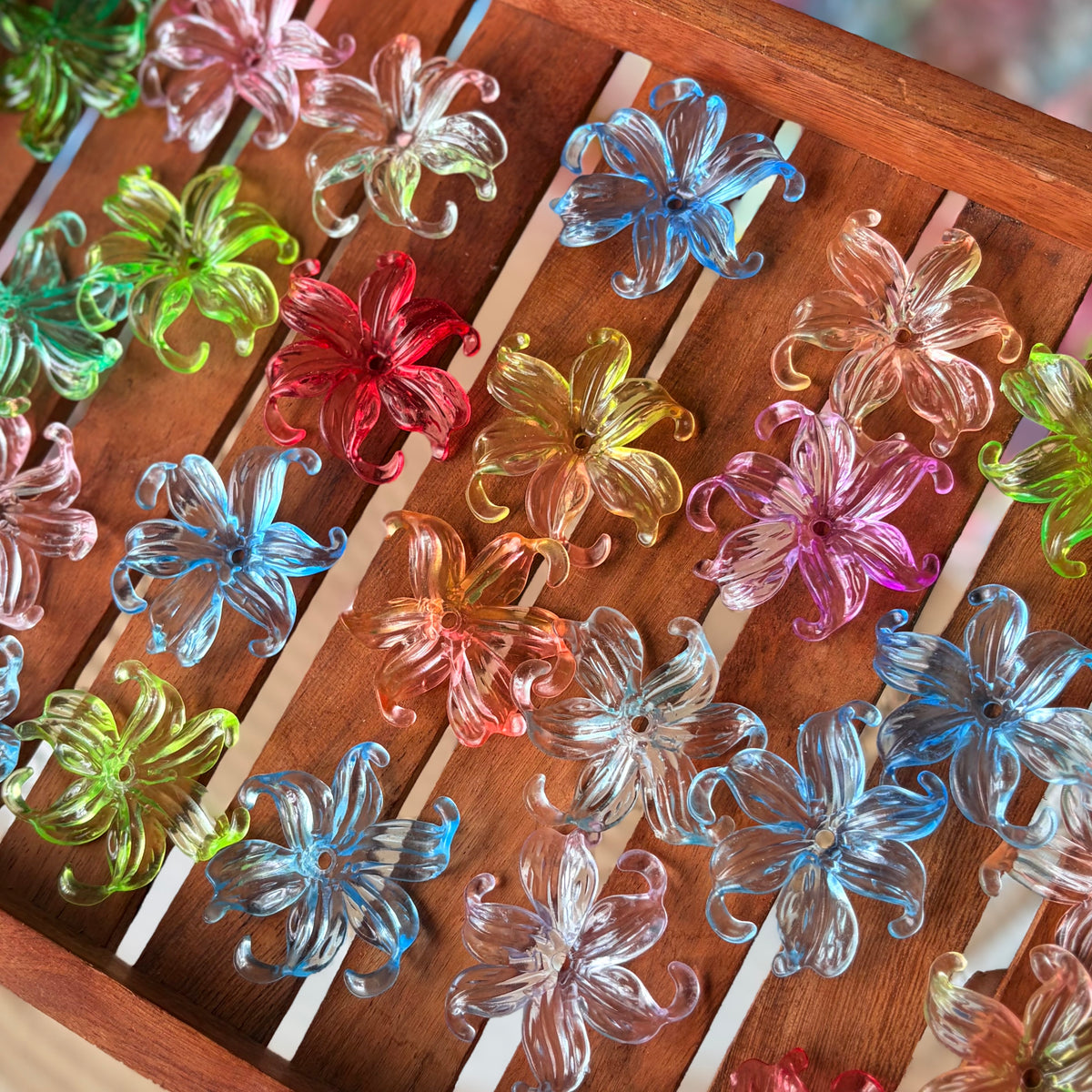 Transparent acrylic lily flowers (10 Grams)