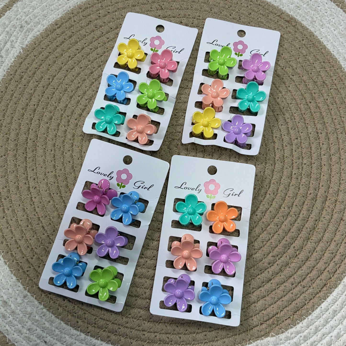 Glossy Flower Claws (4 Cards) 24 pieces