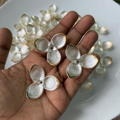3 Petal Flowers (10 Grams)