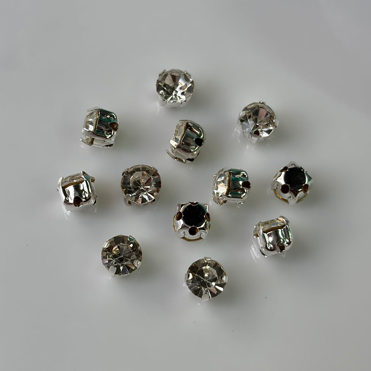 Clip Stones 6mm (5 Grams)