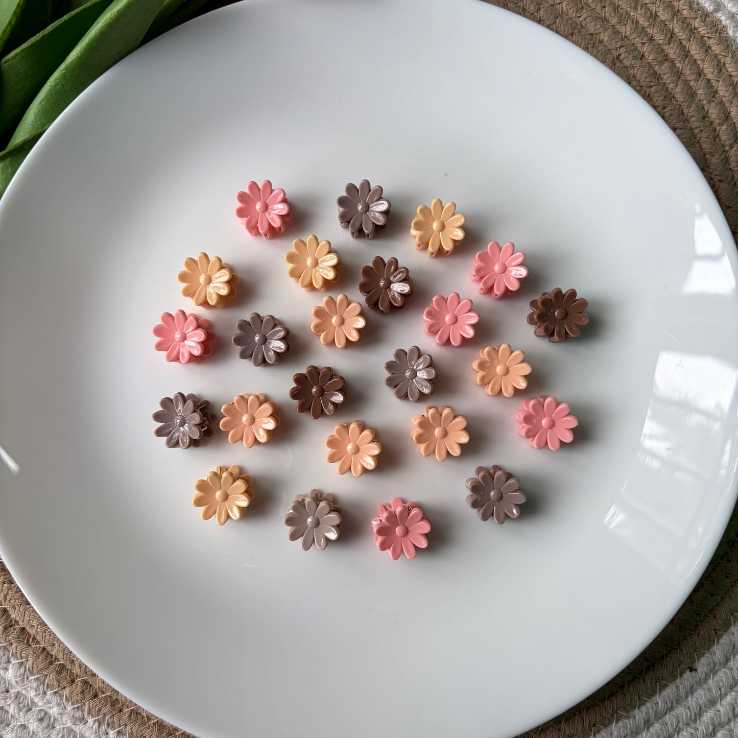 Mini Claws (24 Pieces)