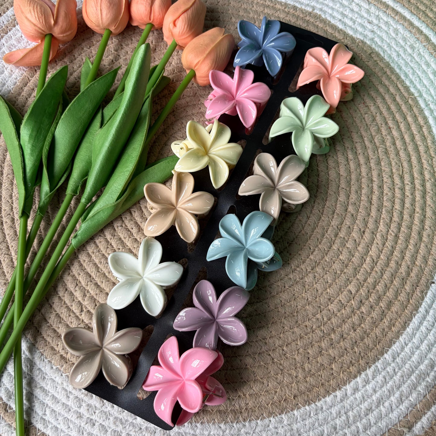 Medium Size Glossy Flower Claws (12 Pieces)