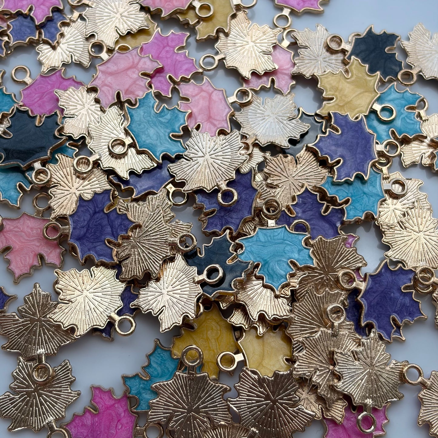 Maple leaf Mix (50 Pieces )