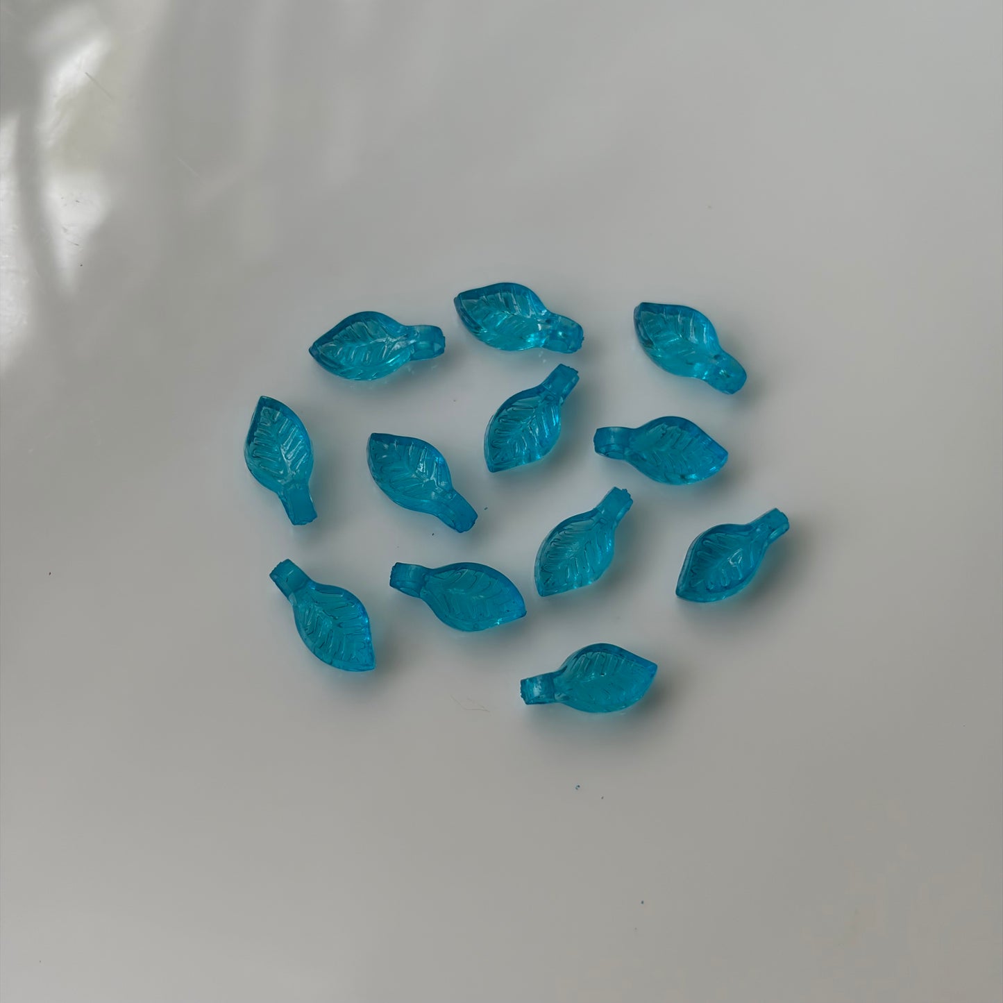 Acrylic Leaf (5 Grams)
