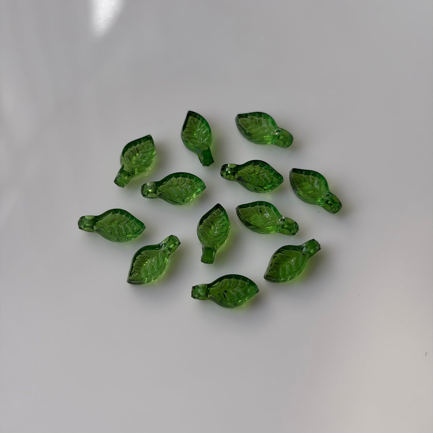 Acrylic Leaf (5 Grams)