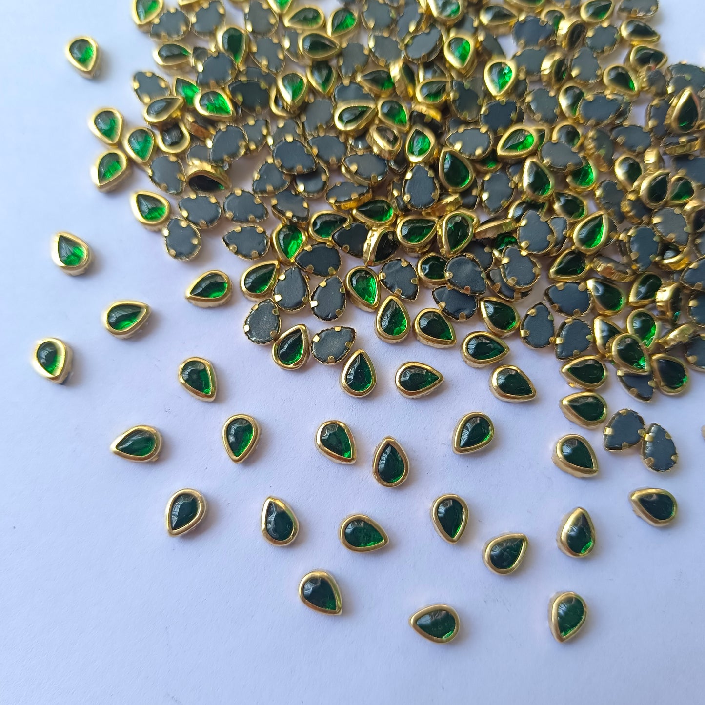 Kundan Stone 4/6 DROP Glass(10 Grams)