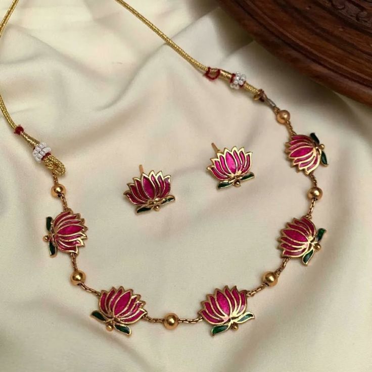 Trending Lotus necklace with earrings