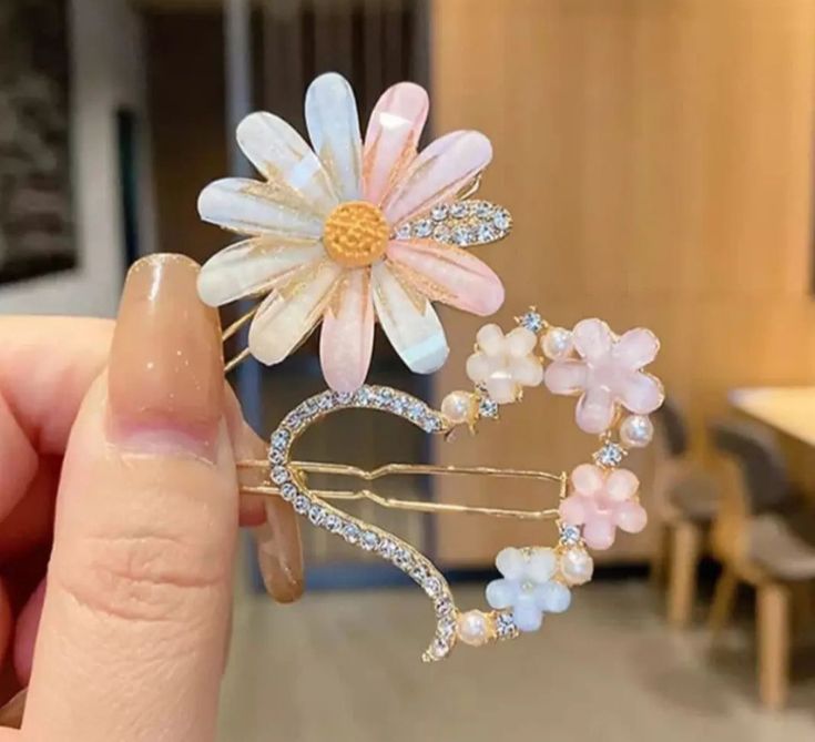 Sweetheart Floral Clips