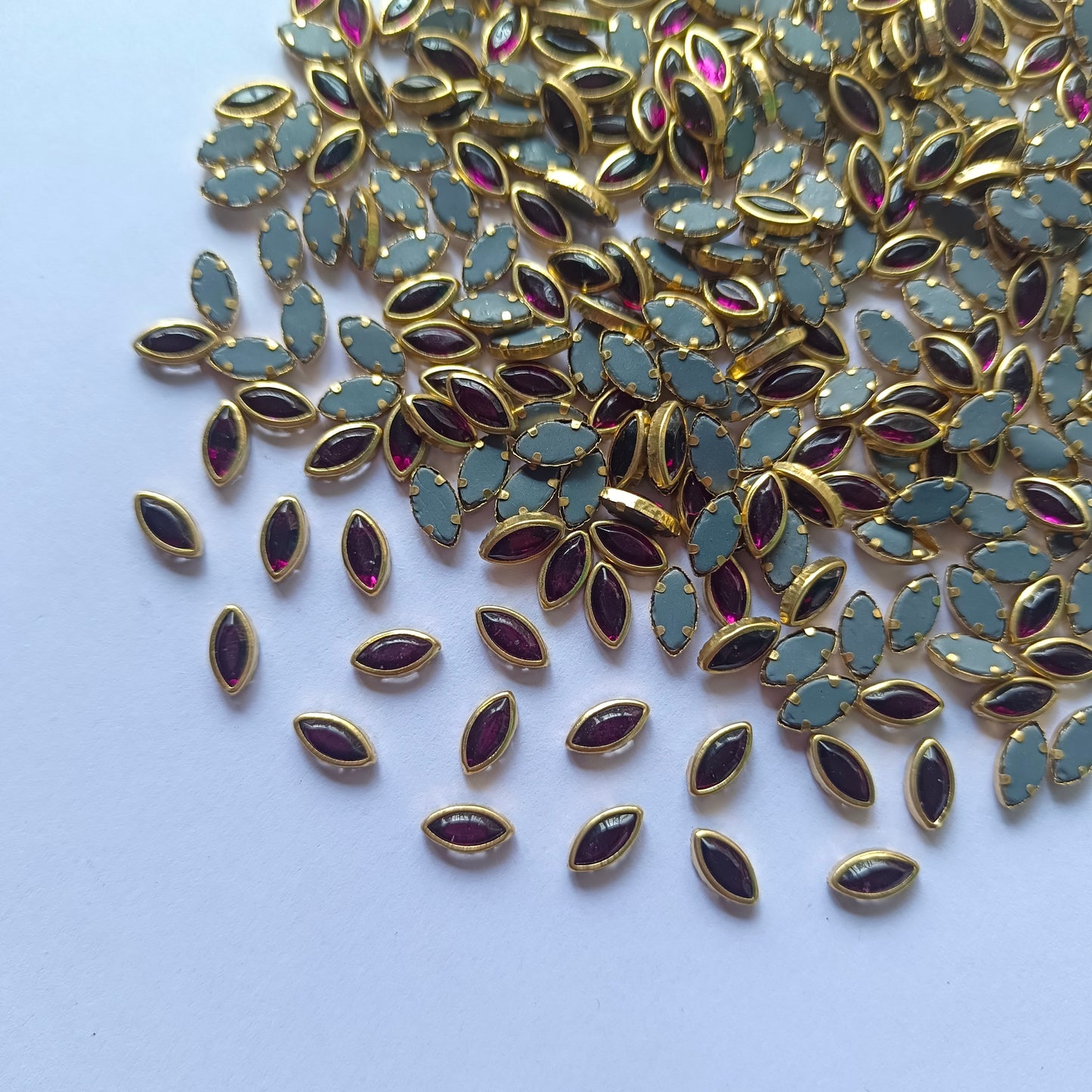 Kundan Stones 8K EYE(10 Grams) Wine Colour