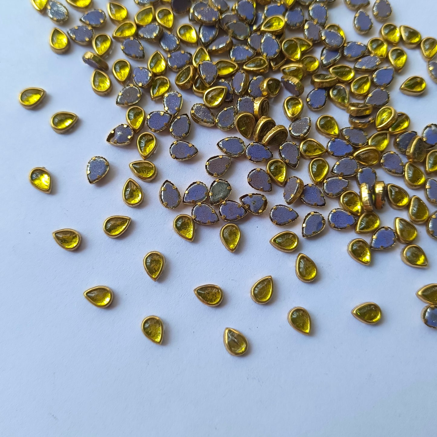 Kundan Stone 4/6 DROP Glass(10 Grams)