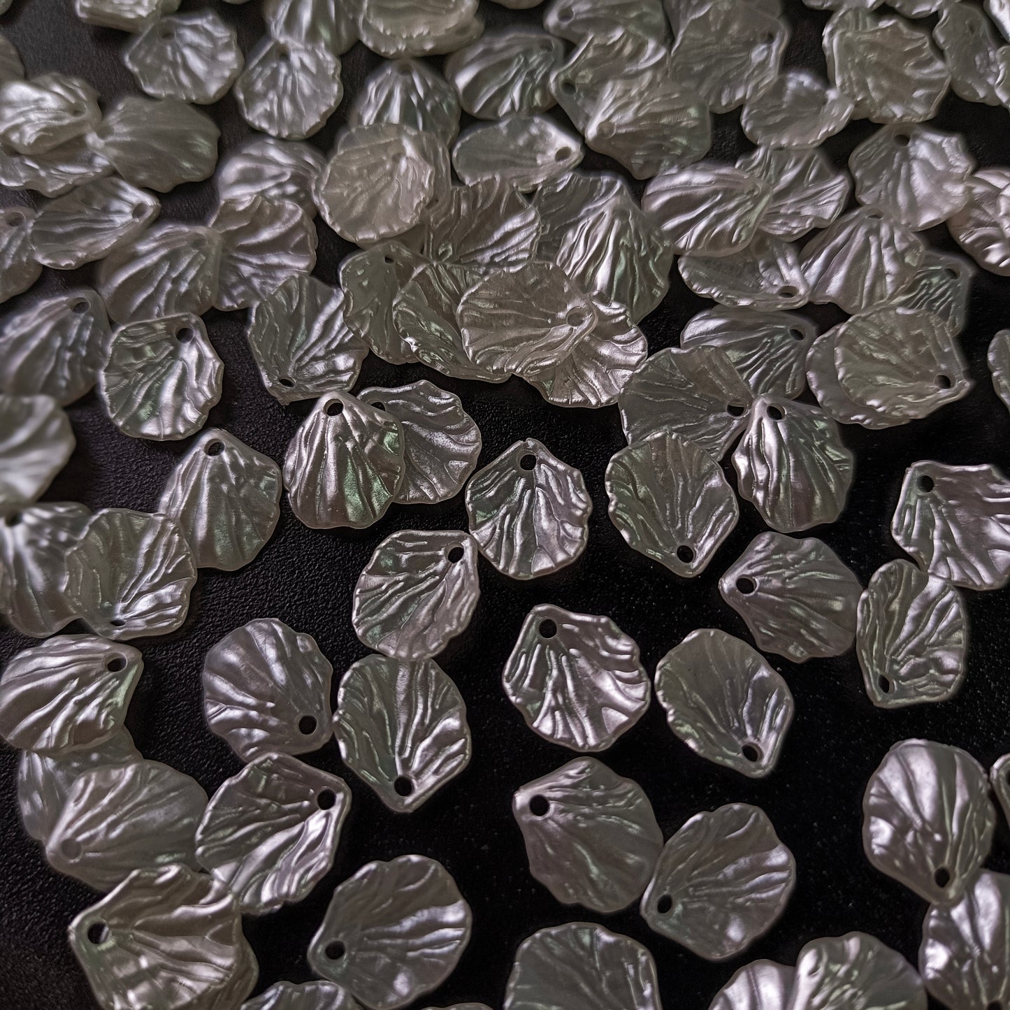Mini Pearl Shells (10 Grams)