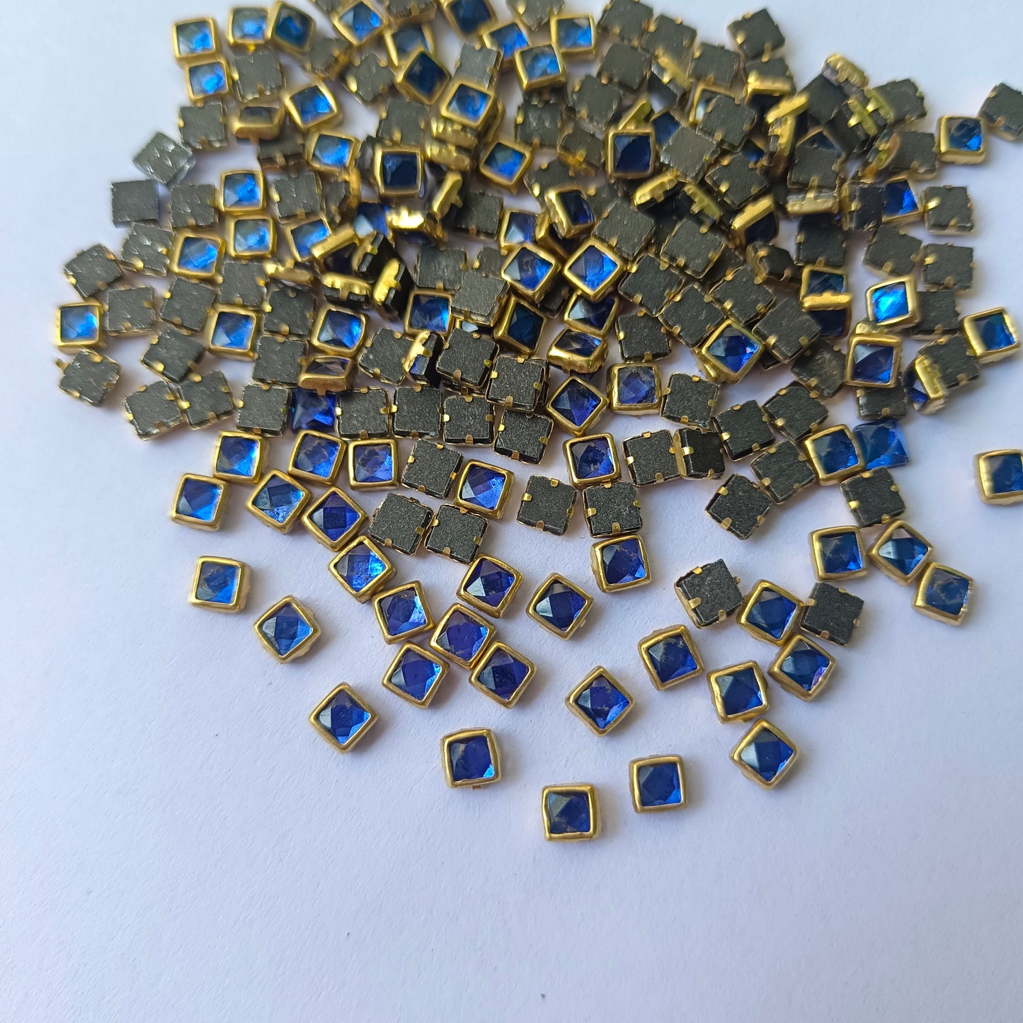 Kundan Stone 4/4 SQUARE Glass(10 Grams)