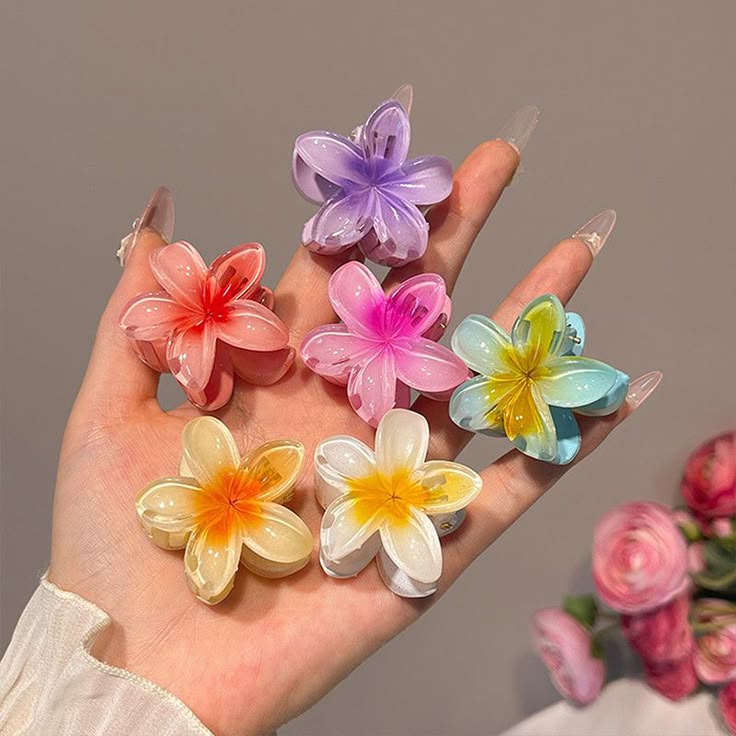 Trending Flower Claw