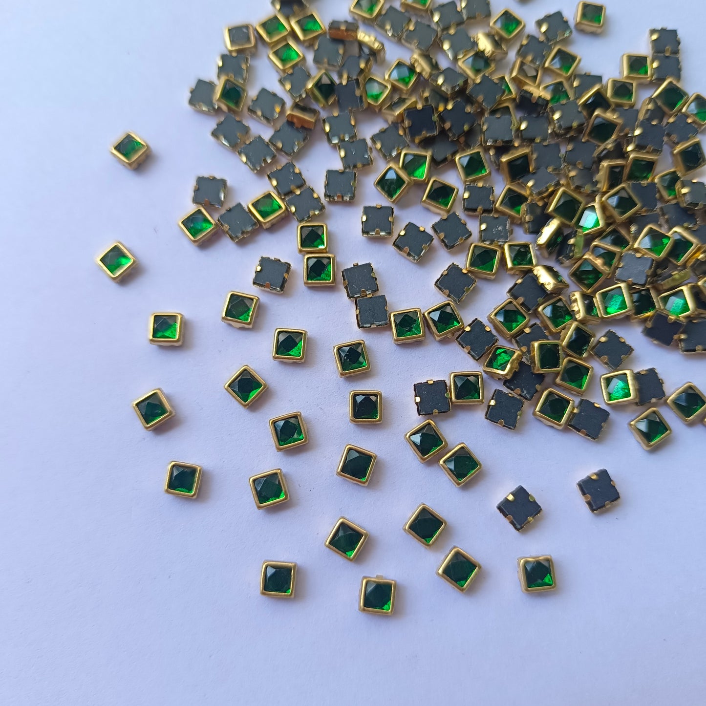 Kundan Stone 4/4 SQUARE Glass(10 Grams)