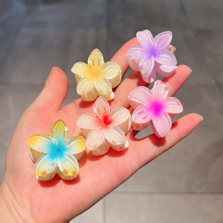 Trending Flower Claw